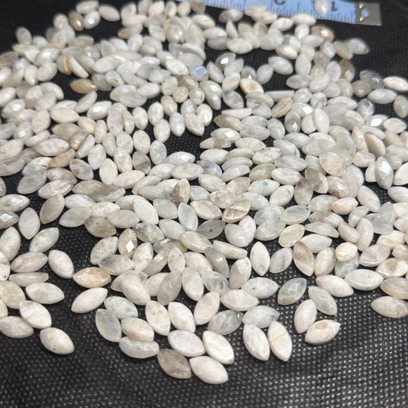 Lot of small white gemstones, perfect for jewelry making - Picture 5 of 6